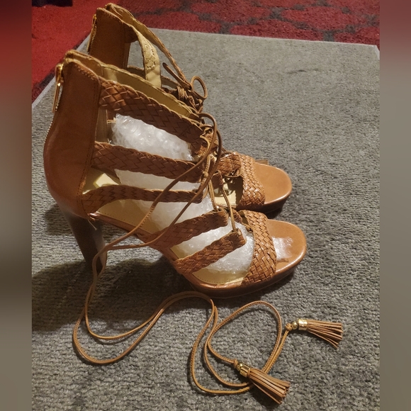 Michael Kors 👠 Monterey platform lace up heels with woven leather straps. - Picture 4 of 14